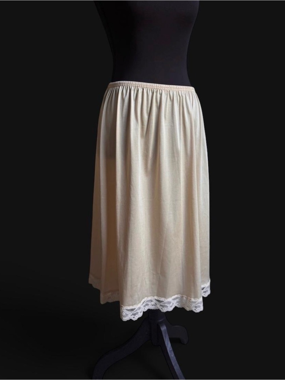 Made in the USA 90s Vanity Fair Cream Lace-Hem Half Slip